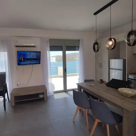 Apartment Mfd Luxury μεζονετα 100τμ διπλα στη θαλασσα